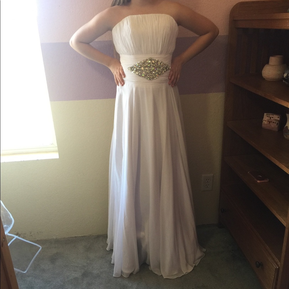 Beautiful strapless white wedding/ formal dress